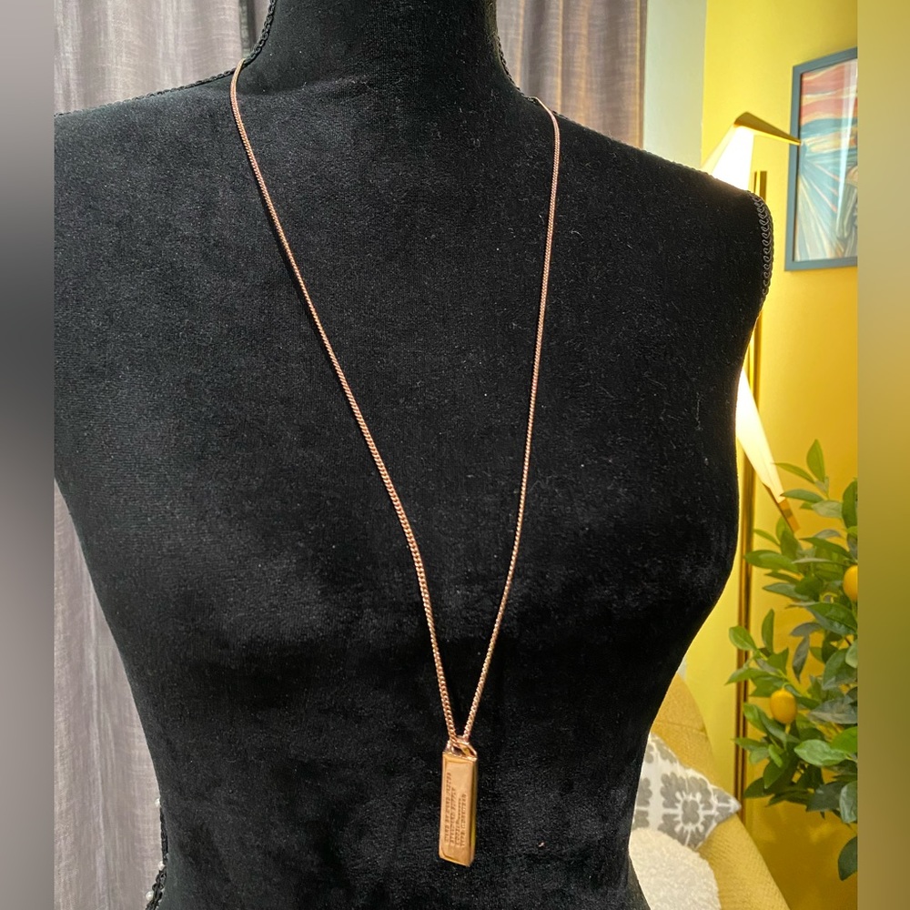 NWOT Marc Jacobs rose gold bar necklace.